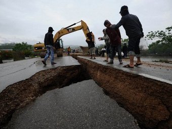 Последствия землетрясения в Мьянме в марте 2011 года. Фото (c)AFP Последствия землетрясения в Мьянме в марте 2011 года. Фото (c)AFP