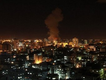 Последствия авиаудара по сектору Газа. Фото (c)AFP Последствия авиаудара по сектору Газа. Фото (c)AFP