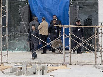 Рабочие у мавзолея Ясира Арафата, 27 ноября 2012 года. Фото (c)AFP Рабочие у мавзолея Ясира Арафата, 27 ноября 2012 года. Фото (c)AFP