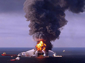 Пожар на платформе Deepwater Horizon. Фото из архива ©AFP