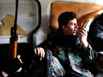 Сирийский повстанец. Фото Reuters