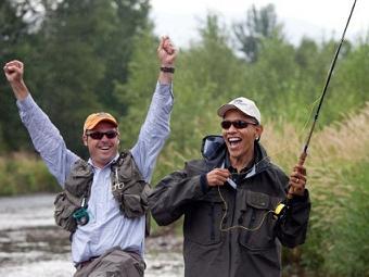 Барак Обама на рыбалке. Фото, переданное ©AFP