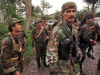 Боевики FARC. Архивное фото (c)AFP Боевики FARC. Архивное фото (c)AFP