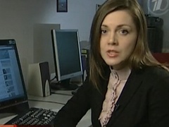 Репортер программы "Человек и Закон" Елена Шилина. Скриншот с видео на сайте Первого канала