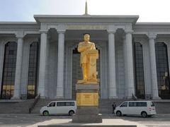 Здание парламента (Меджлиса) Туркменистана в Ашхабаде. Фото РИА Новости, Владимир Федоренко