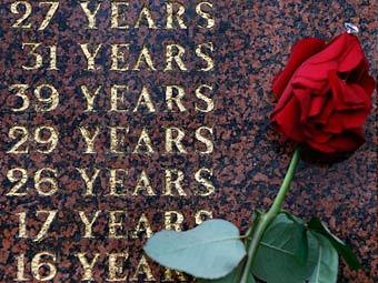 Мемориал погибшим в давке на стадионе Хилсборо. Фото Reuters 