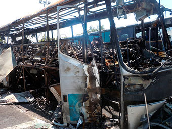 Взорванный автобус в Бургасе. Фото: Reuters Взорванный автобус в Бургасе. Фото: Reuters