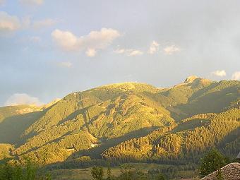 Вид на гору Чермис. Фото: Diegofiemme / Wikipedia Вид на гору Чермис. Фото: Diegofiemme / Wikipedia
