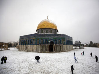 Заснеженный Иерусалим. Фото: Ahmad Gharabli / (c)AFP Заснеженный Иерусалим. Фото: Ahmad Gharabli / (c)AFP