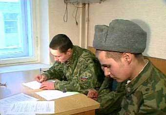 Дезертиры пишут объяснительные. Кадр НТВ, архив 