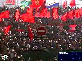 Празднование Дня примирения и согласия 7 ноября 2003 года в Москве. Кадр НТВ, архив