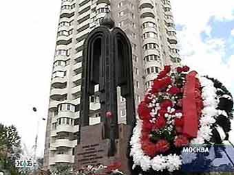 Памятник на месте взорванного дома на улице Гурьянова, кадр НТВ, архив