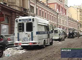Милиция у офиса "Банка Москвы". Съемка телеканала НТВ 25 января 