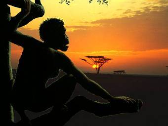 Самка Australopithecus afarensis спасается на дереве от хищников. Изображение с сайта umn.edu