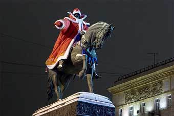 http://img.lenta.ru/news/2005/12/26/statue/picture.jpg