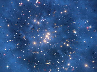 Кольцо темной материи в галактическом скоплении Cl0024+17. Фото ESA\NASA\Hubble