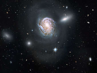 Спиральная галактика NGC 4911. Изображение NASA, ESA, and the Hubble Heritage Team (STScI/AURA)