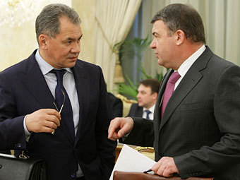 https://img.lenta.ru/news/2012/11/06/serdyukov/picture.jpg