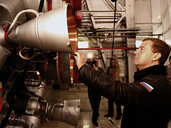 https://img.lenta.ru/news/2012/11/26/roscosm/picture.jpg