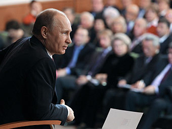 https://img.lenta.ru/news/2012/12/11/dovlits/picture.jpg